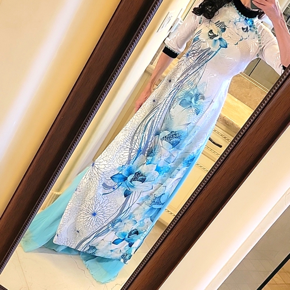 Gorgeous Vietnamese áo dài - Long Tunic Over Pants,  XS - Picture 2 of 16